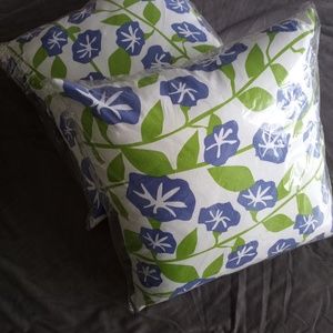 NWT BUNDLE of Two Kate Nelligan Morning Glory Throw Pillows 20 x 20
